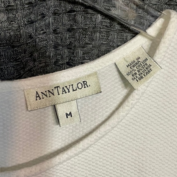 ANN TAYLOR Button Down Back Top, Crop - Picture 2 of 3